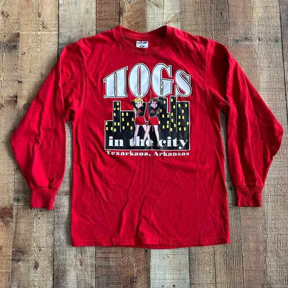 Arkansas Razorbacks Hogs In The City Red Long Sleeve Crewneck Graphic Shirt -M - Picture 1 of 8